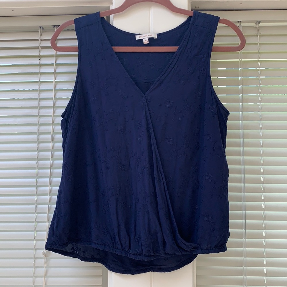 Sleeveless navy top